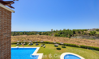 Stunning 3-bedroom penthouse for sale with spacious roof terrace in a golf setting in Marbella - Benahavís 801335 