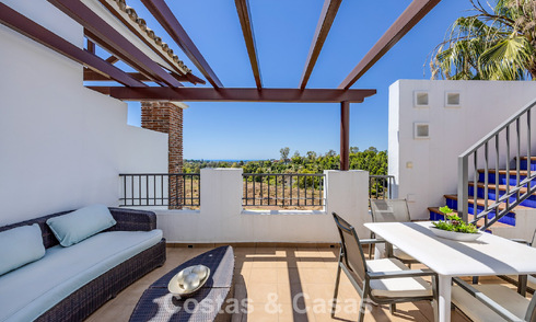 Stunning 3-bedroom penthouse for sale with spacious roof terrace in a golf setting in Marbella - Benahavís 801337