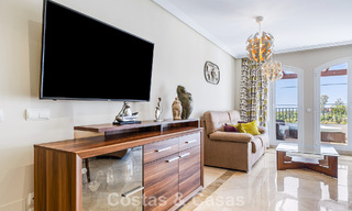 Stunning 3-bedroom penthouse for sale with spacious roof terrace in a golf setting in Marbella - Benahavís 801350 
