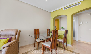 Stunning 3-bedroom penthouse for sale with spacious roof terrace in a golf setting in Marbella - Benahavís 801357 