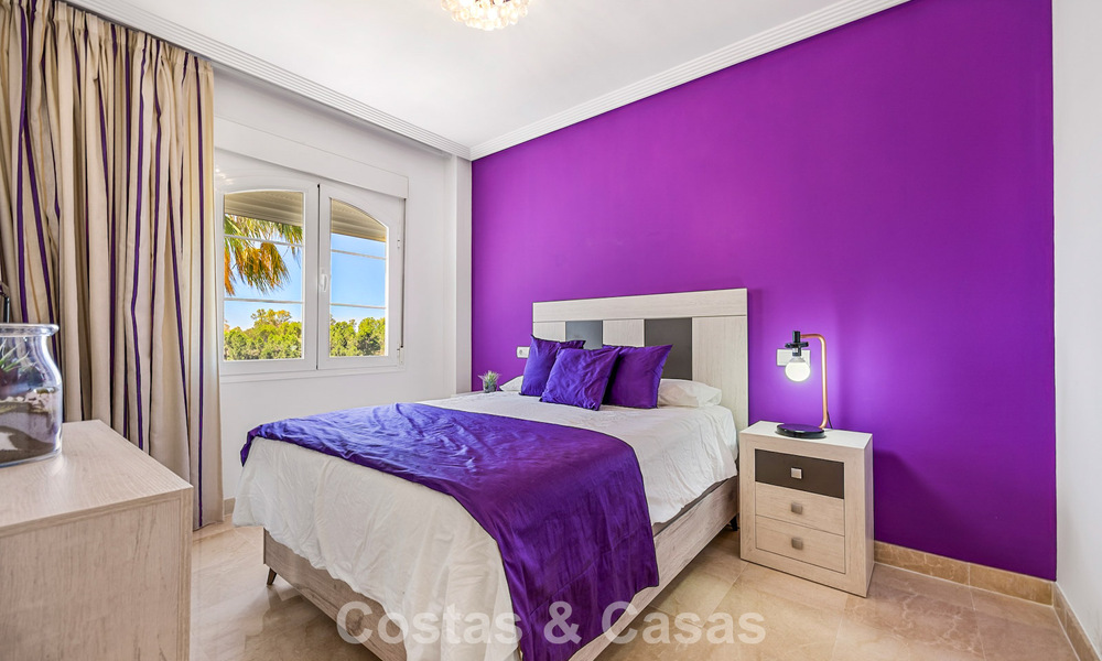 Stunning 3-bedroom penthouse for sale with spacious roof terrace in a golf setting in Marbella - Benahavís 801362