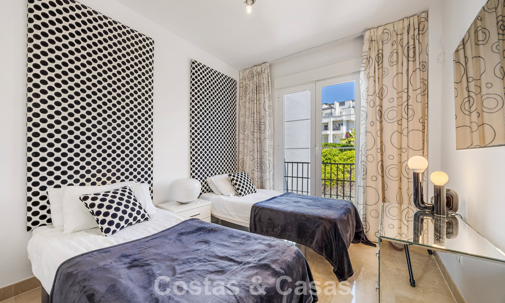 Stunning 3-bedroom penthouse for sale with spacious roof terrace in a golf setting in Marbella - Benahavís 801364