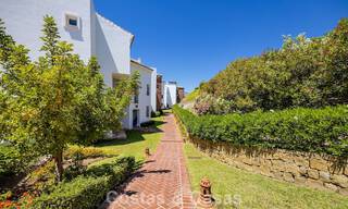 Stunning 3-bedroom penthouse for sale with spacious roof terrace in a golf setting in Marbella - Benahavís 801366 