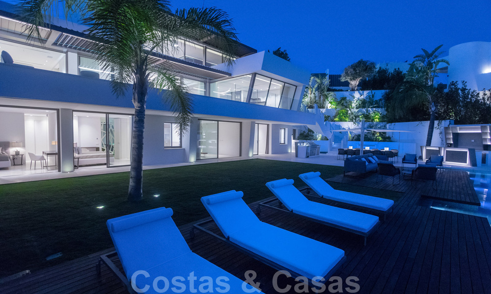 Move-in ready luxury modern villa for sale with stunning views in La Quinta, a golf community in Marbella - Benahavís 801025