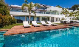 Move-in ready luxury modern villa for sale with stunning views in La Quinta, a golf community in Marbella - Benahavís 801042 