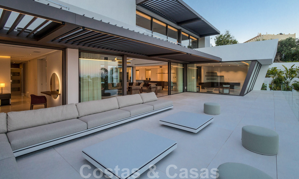 Move-in ready luxury modern villa for sale with stunning views in La Quinta, a golf community in Marbella - Benahavís 801050