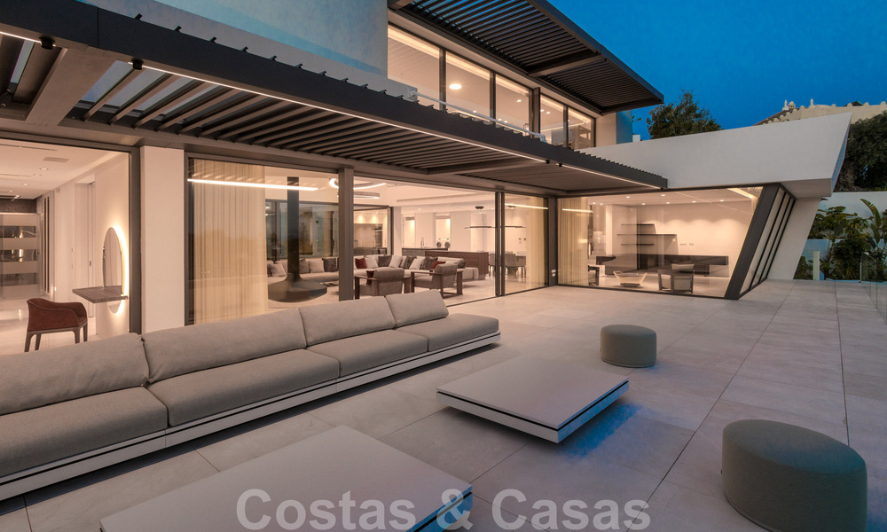 Move-in ready luxury modern villa for sale with stunning views in La Quinta, a golf community in Marbella - Benahavís 801052