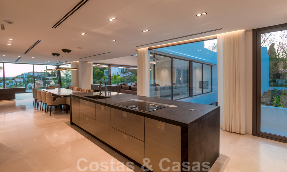 Move-in ready luxury modern villa for sale with stunning views in La Quinta, a golf community in Marbella - Benahavís 801066