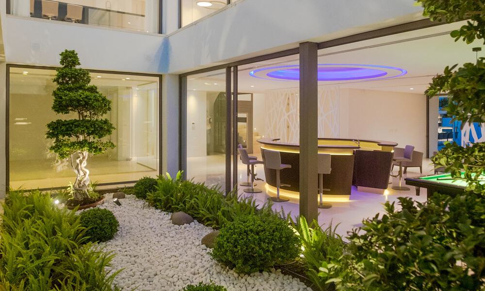 Move-in ready luxury modern villa for sale with stunning views in La Quinta, a golf community in Marbella - Benahavís 801070