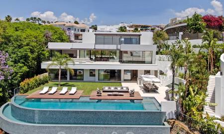 Move-in ready luxury modern villa for sale with stunning views in La Quinta, a golf community in Marbella - Benahavís 801072