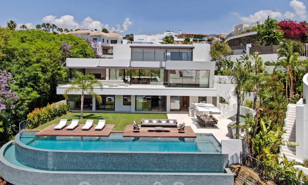 Move-in ready luxury modern villa for sale with stunning views in La Quinta, a golf community in Marbella - Benahavís 801072