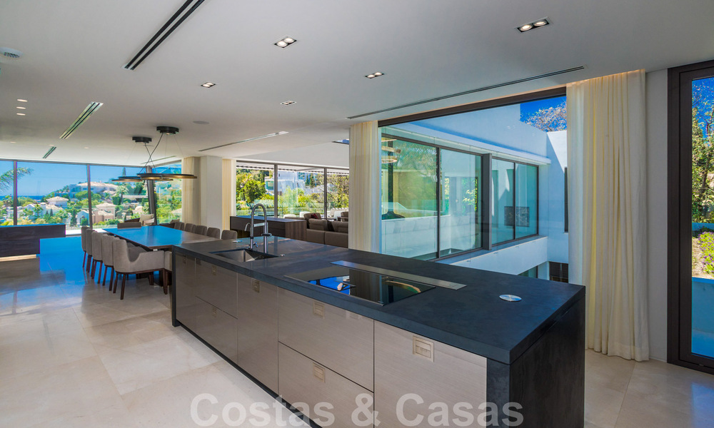 Move-in ready luxury modern villa for sale with stunning views in La Quinta, a golf community in Marbella - Benahavís 801073