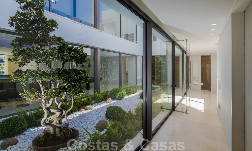 Move-in ready luxury modern villa for sale with stunning views in La Quinta, a golf community in Marbella - Benahavís 801076