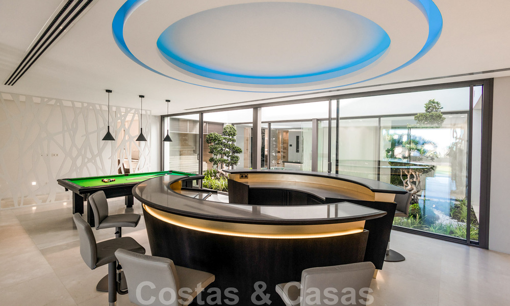 Move-in ready luxury modern villa for sale with stunning views in La Quinta, a golf community in Marbella - Benahavís 801078
