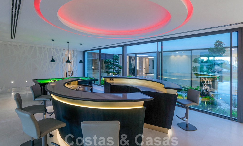 Move-in ready luxury modern villa for sale with stunning views in La Quinta, a golf community in Marbella - Benahavís 801079