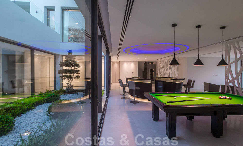Move-in ready luxury modern villa for sale with stunning views in La Quinta, a golf community in Marbella - Benahavís 801081