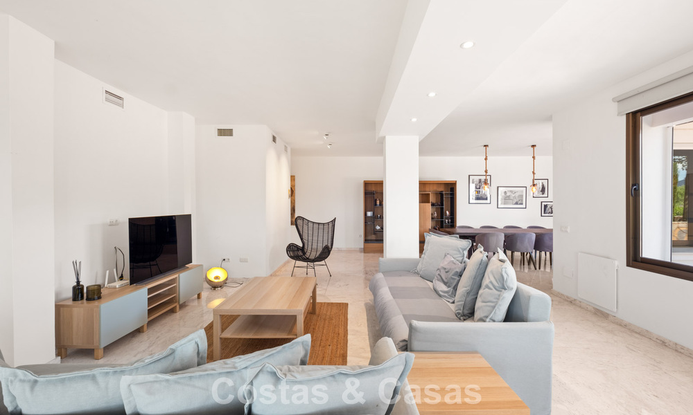 Spacious apartment with huge private garden and stunning views for sale East of Marbella 801414