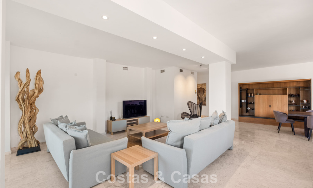 Spacious apartment with huge private garden and stunning views for sale East of Marbella 801415