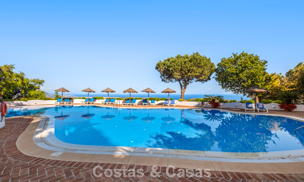 Spacious apartment with huge private garden and stunning views for sale East of Marbella 801418