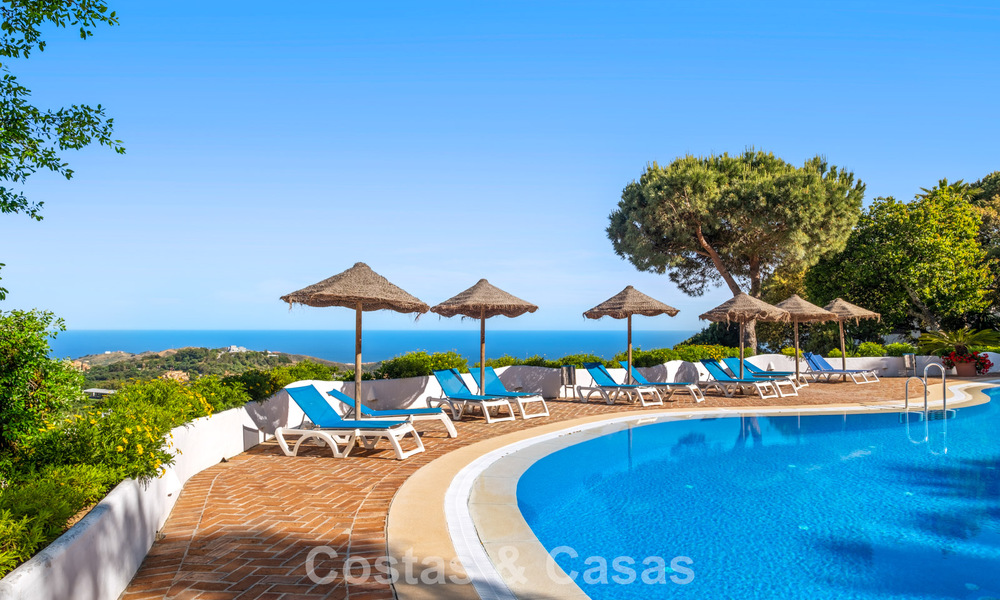 Spacious apartment with huge private garden and stunning views for sale East of Marbella 801421
