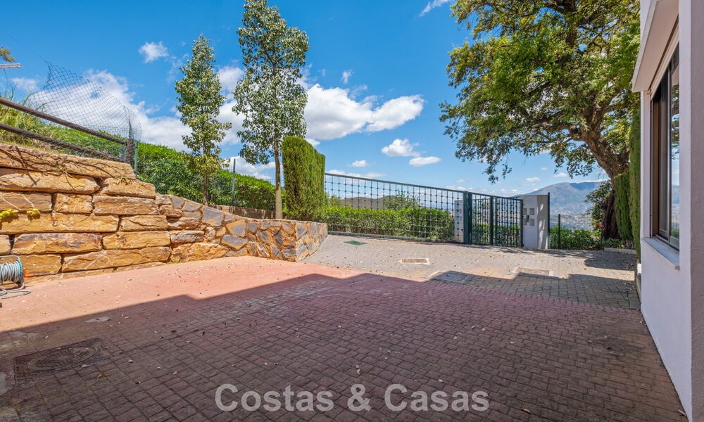 Spacious apartment with huge private garden and stunning views for sale East of Marbella 801423