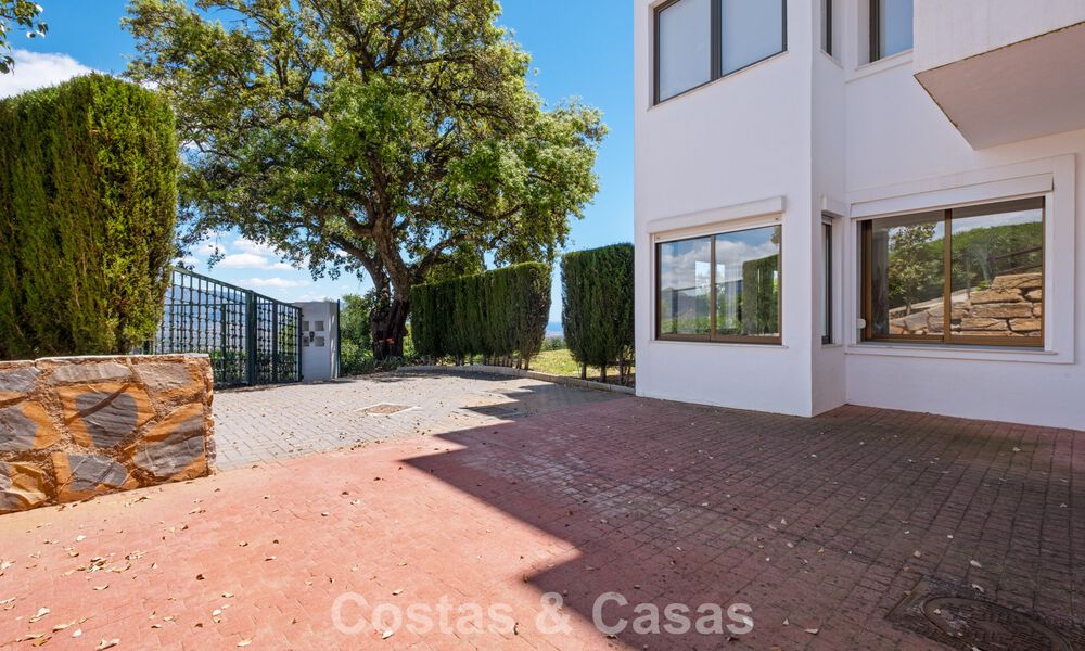 Spacious apartment with huge private garden and stunning views for sale East of Marbella 801424