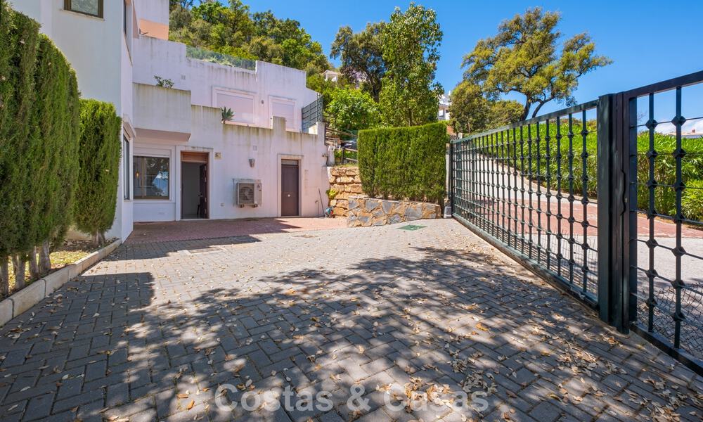 Spacious apartment with huge private garden and stunning views for sale East of Marbella 801425