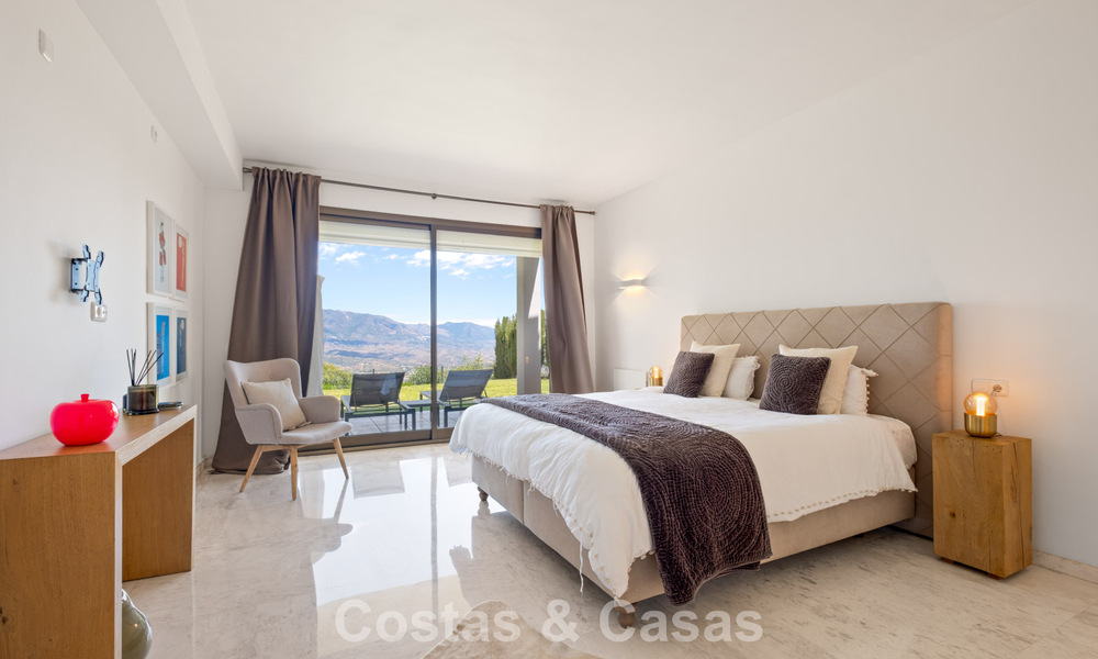 Spacious apartment with huge private garden and stunning views for sale East of Marbella 801439