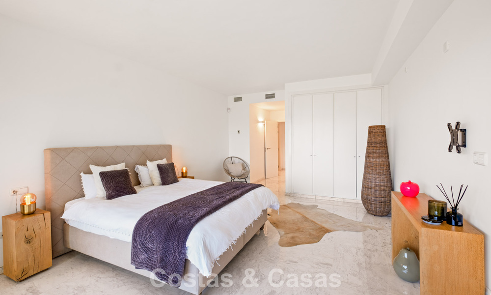 Spacious apartment with huge private garden and stunning views for sale East of Marbella 801440