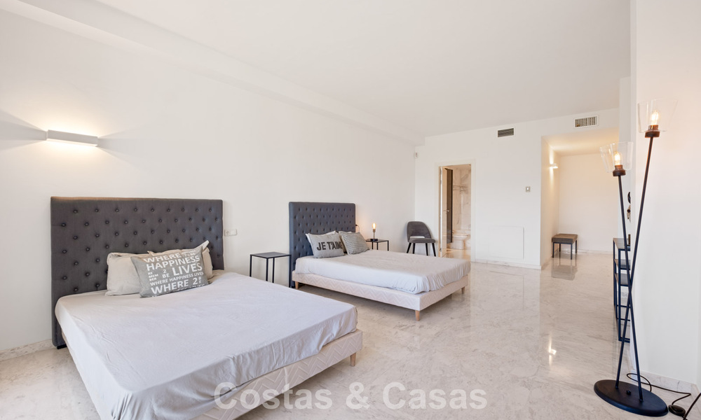 Spacious apartment with huge private garden and stunning views for sale East of Marbella 801444