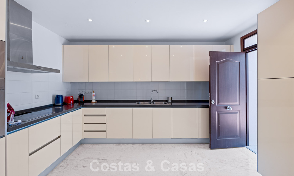 Spacious apartment with huge private garden and stunning views for sale East of Marbella 801448