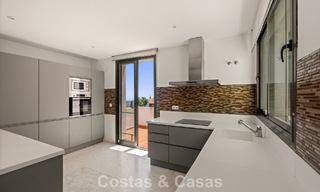 Spacious, modern penthouse with panoramic views for sale East of Marbella 801485 