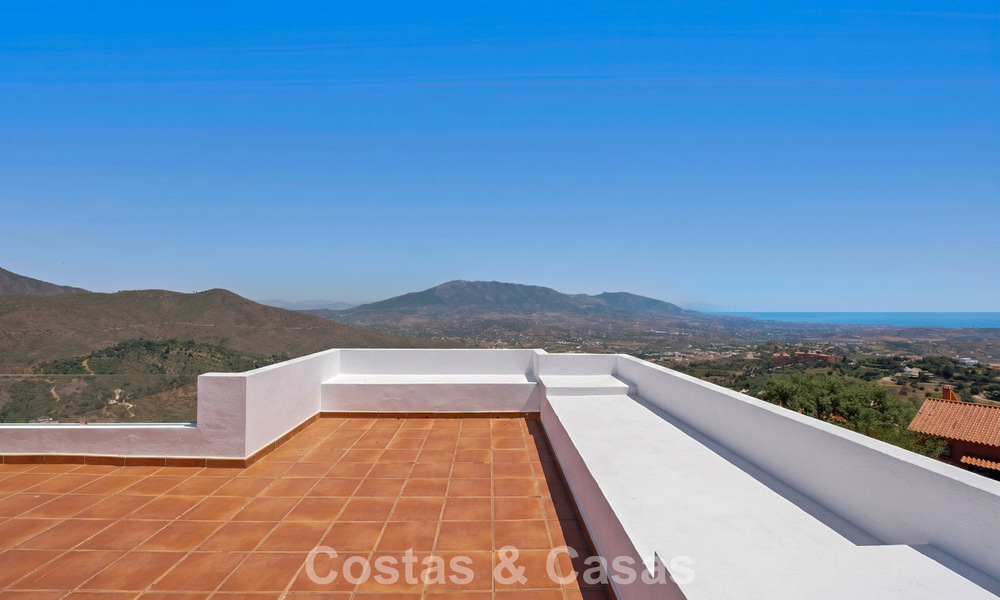 Spacious, modern penthouse with panoramic views for sale East of Marbella 801489