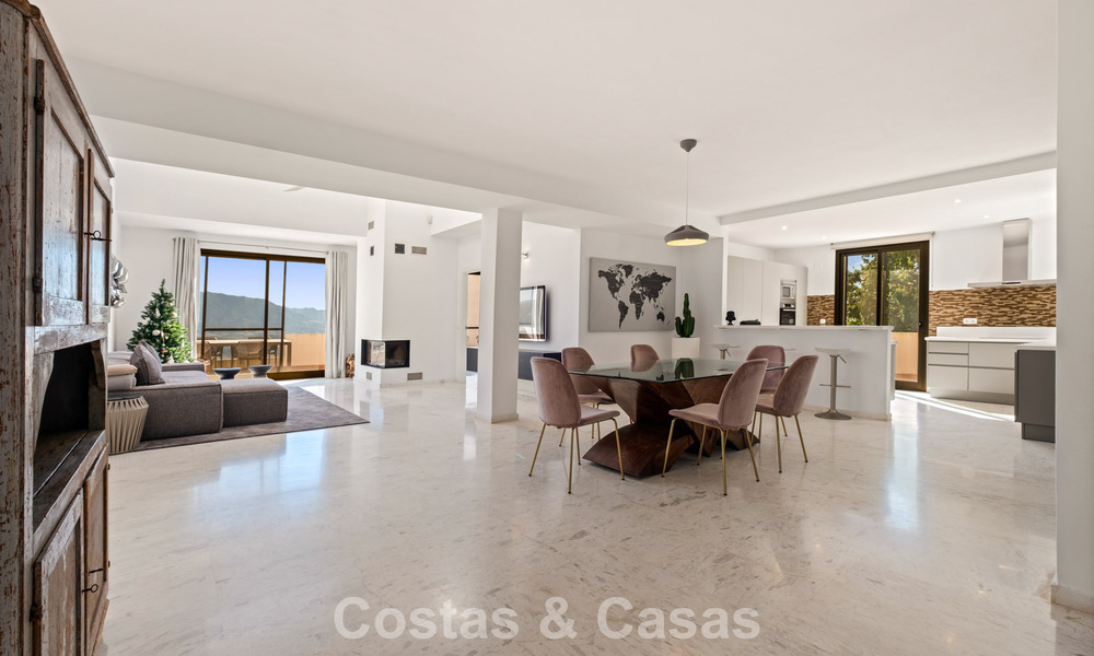 Spacious, modern penthouse with panoramic views for sale East of Marbella 801498