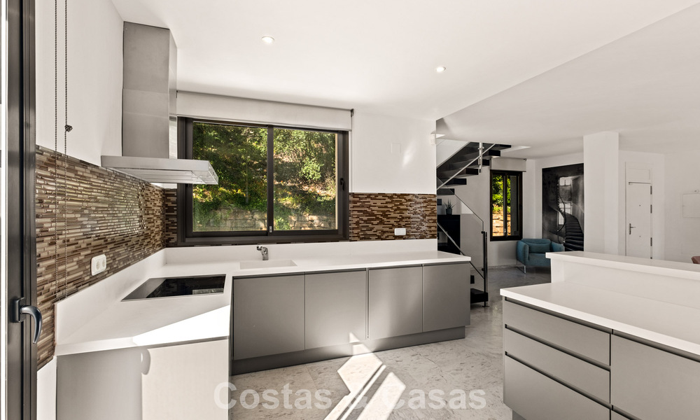 Spacious, modern penthouse with panoramic views for sale East of Marbella 801502