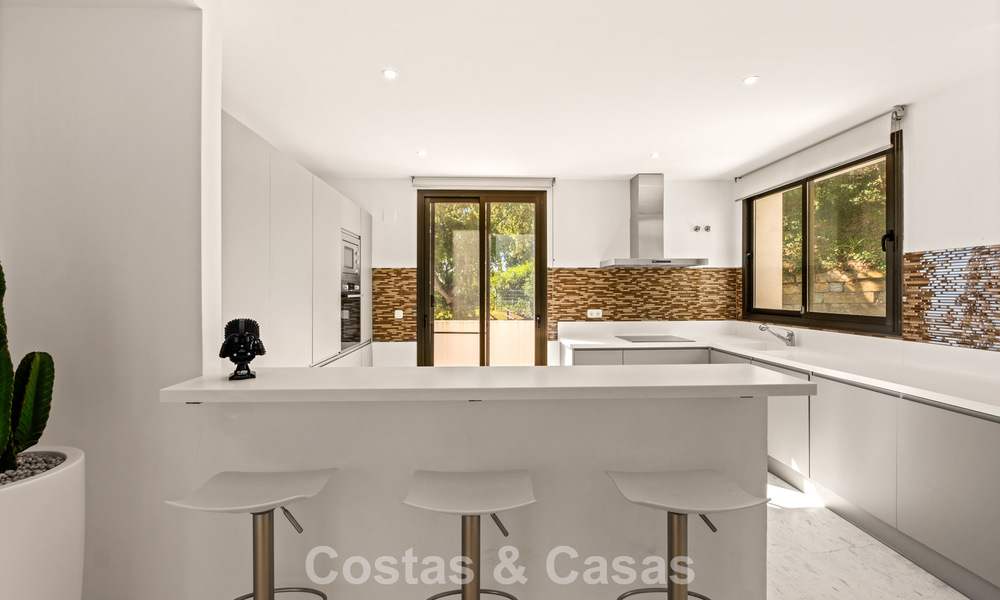 Spacious, modern penthouse with panoramic views for sale East of Marbella 801503