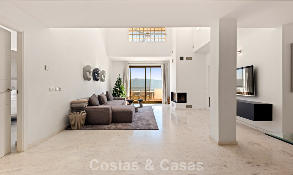 Spacious, modern penthouse with panoramic views for sale East of Marbella 801507