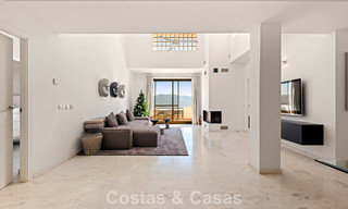 Spacious, modern penthouse with panoramic views for sale East of Marbella 801507 