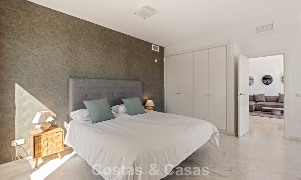 Spacious, modern penthouse with panoramic views for sale East of Marbella 801514