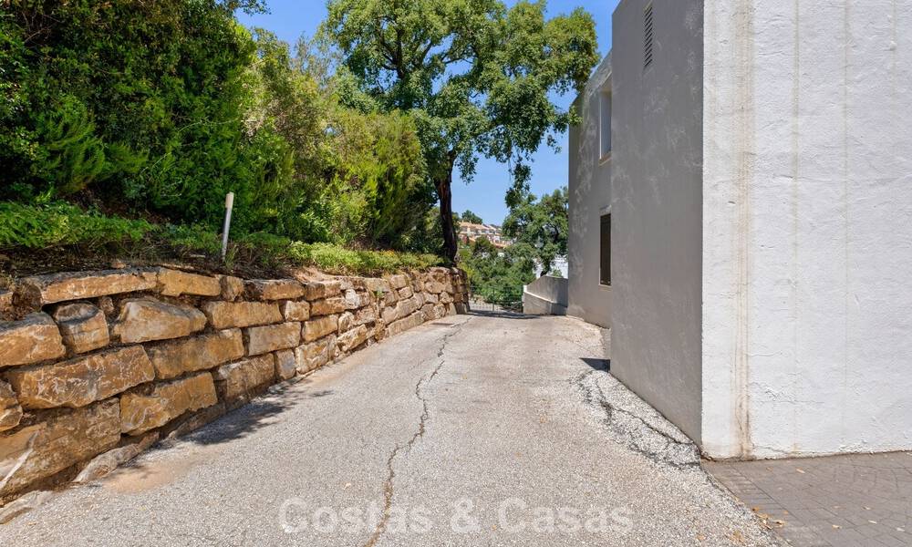Spacious, modern penthouse with panoramic views for sale East of Marbella 801525