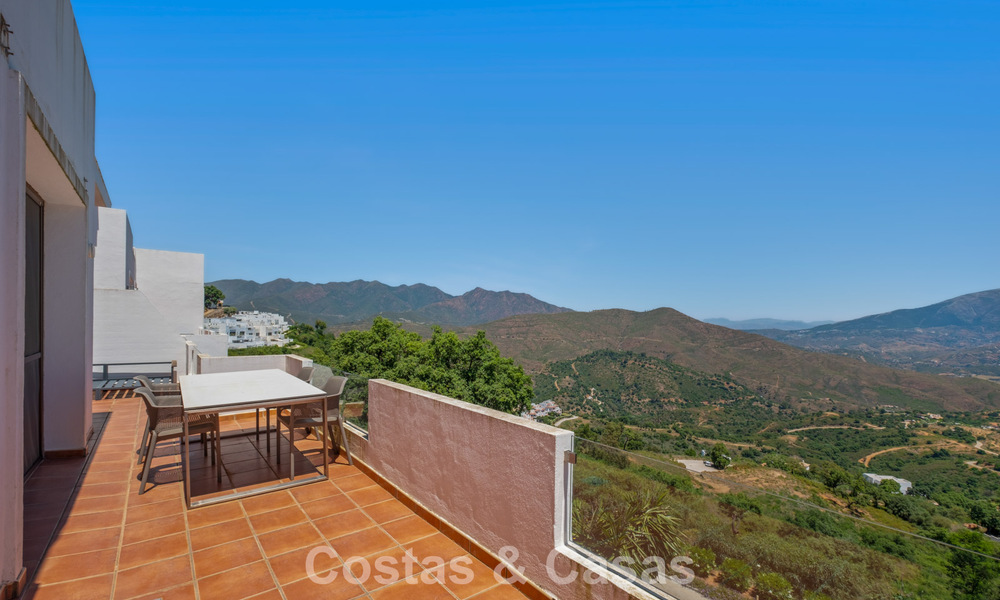 Spacious, modern penthouse with panoramic views for sale East of Marbella 801530