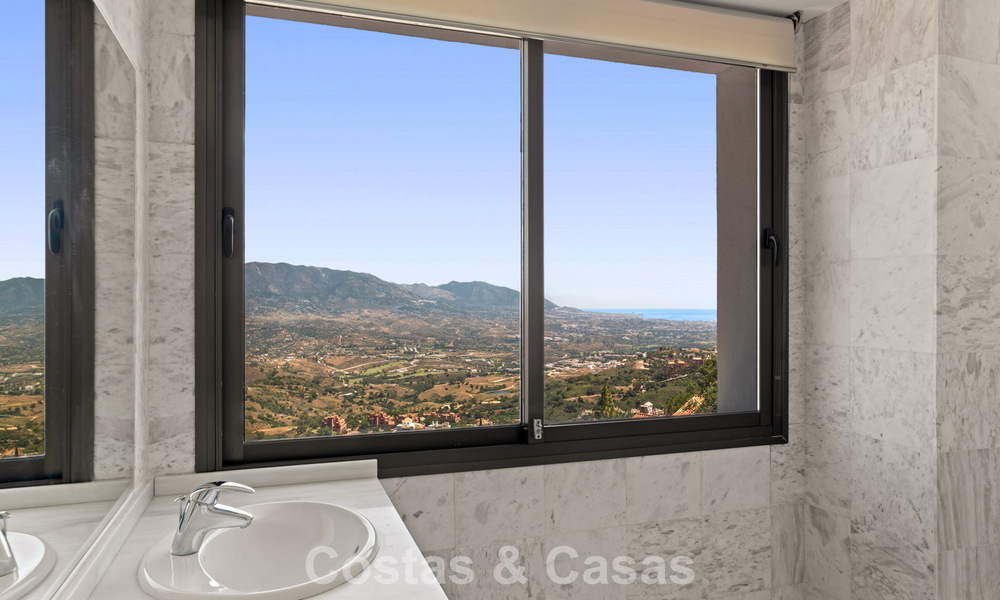 Spacious, modern penthouse with panoramic views for sale East of Marbella 801534