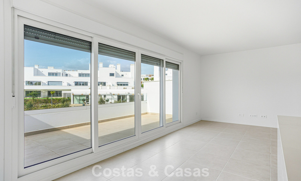 Brand-new luxury apartment for sale at walking distance to the beach on the New Golden Mile between Marbella and Estepona 801556
