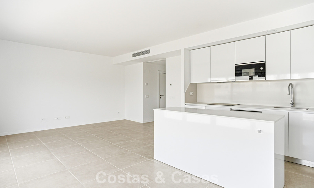 Brand-new luxury apartment for sale at walking distance to the beach on the New Golden Mile between Marbella and Estepona 801558
