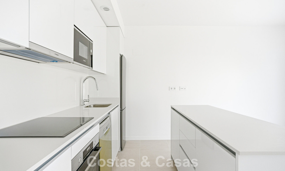 Brand-new luxury apartment for sale at walking distance to the beach on the New Golden Mile between Marbella and Estepona 801562