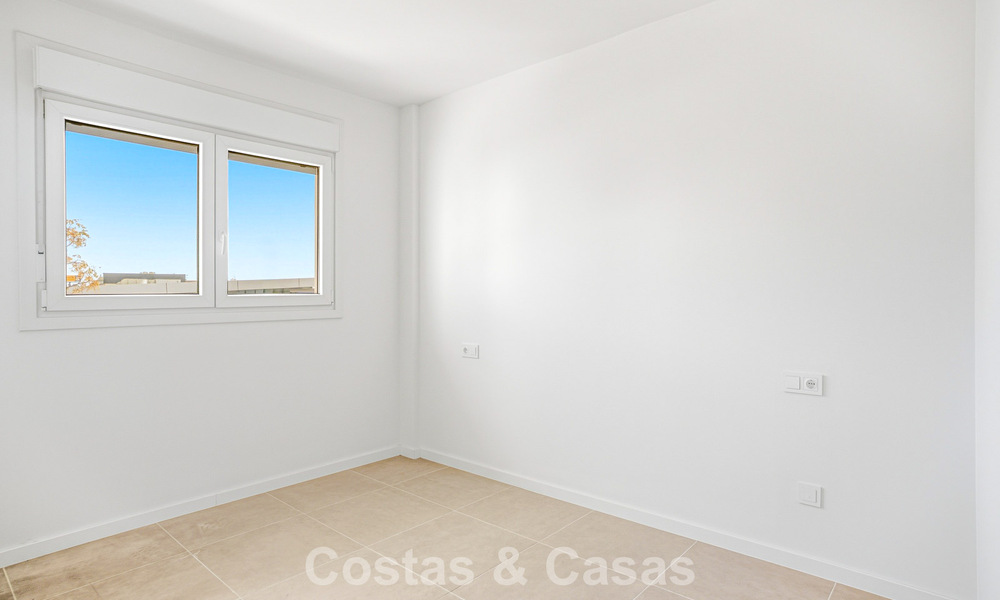 Brand-new luxury apartment for sale at walking distance to the beach on the New Golden Mile between Marbella and Estepona 801565