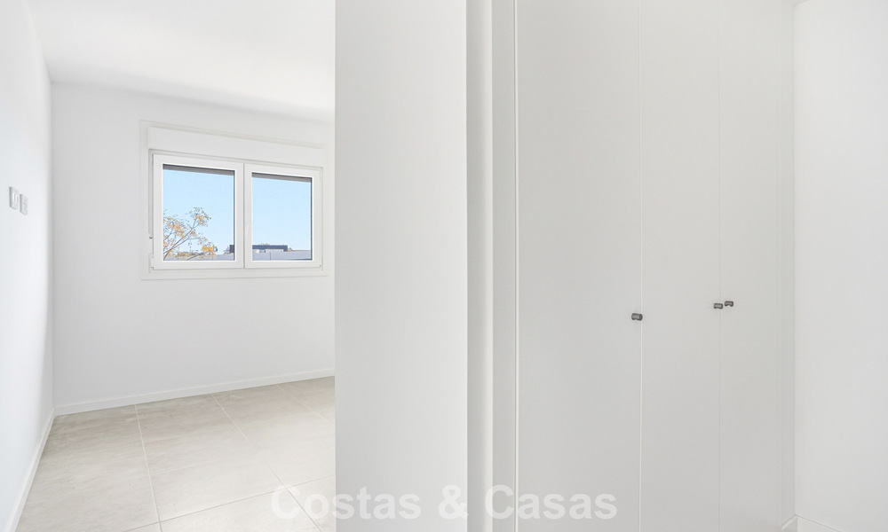 Brand-new luxury apartment for sale at walking distance to the beach on the New Golden Mile between Marbella and Estepona 801566
