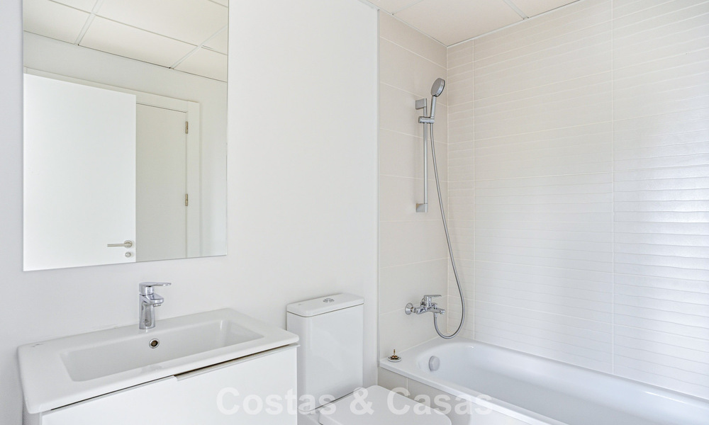 Brand-new luxury apartment for sale at walking distance to the beach on the New Golden Mile between Marbella and Estepona 801567