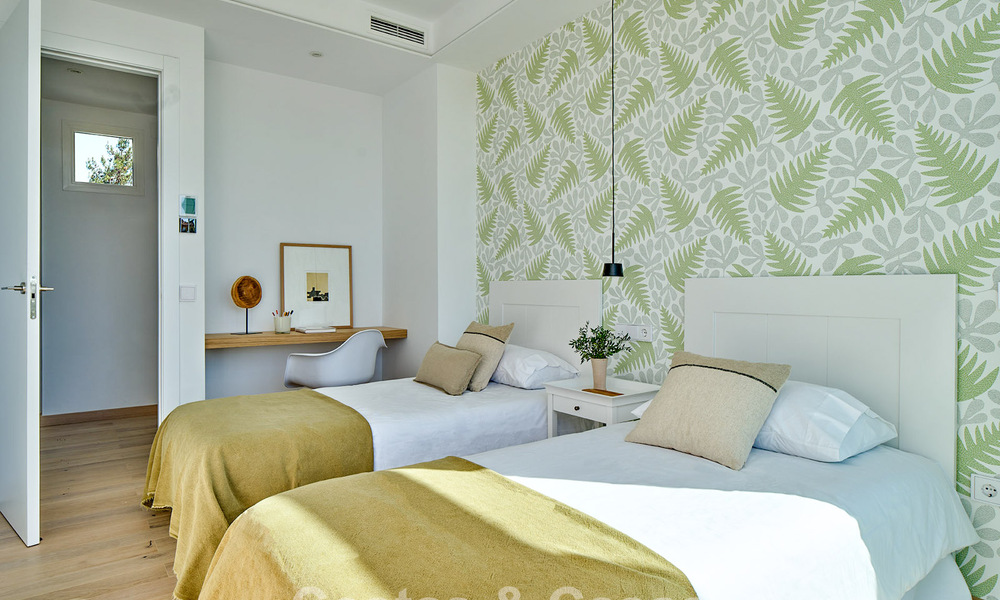 8 sophisticated luxury sea-view villas for sale near Marbella town centre 801643