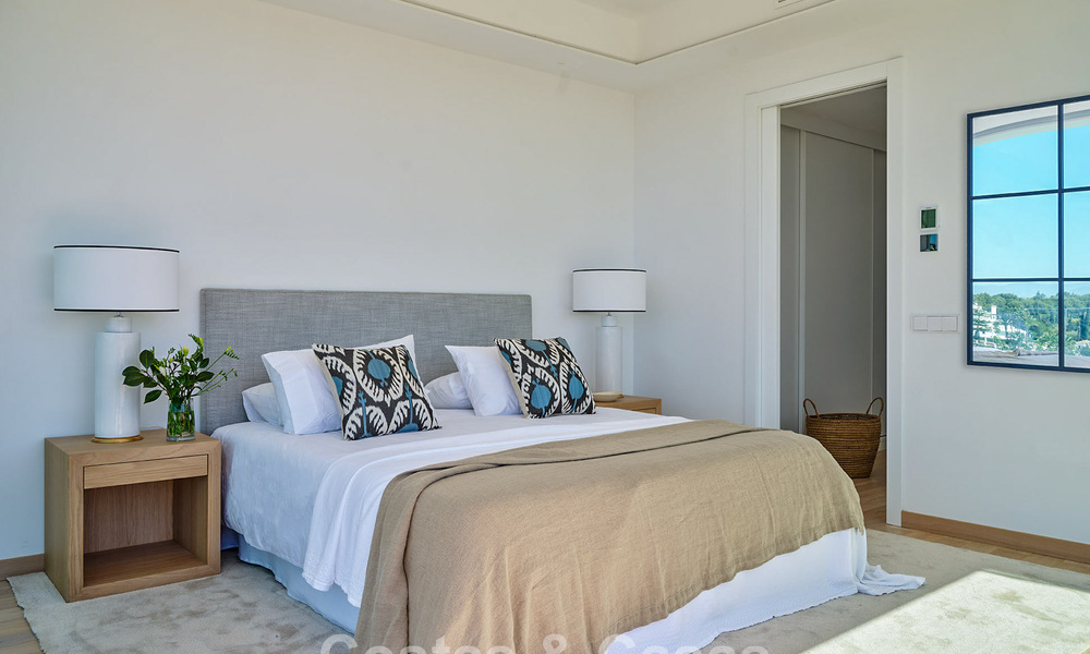 8 sophisticated luxury sea-view villas for sale near Marbella town centre 801645